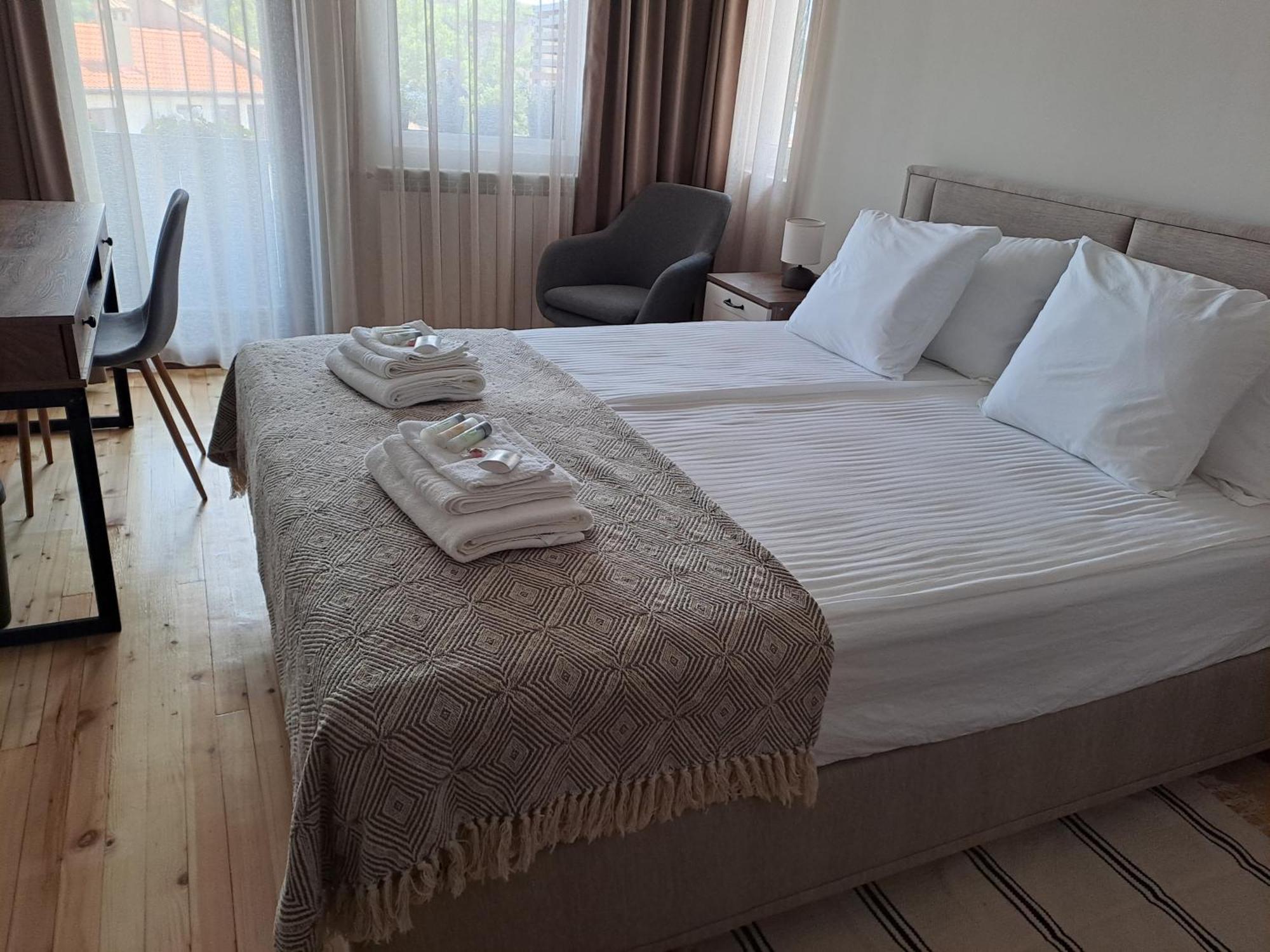 Guest House Lazara ヴェリコ・タルノヴォ エクステリア 写真